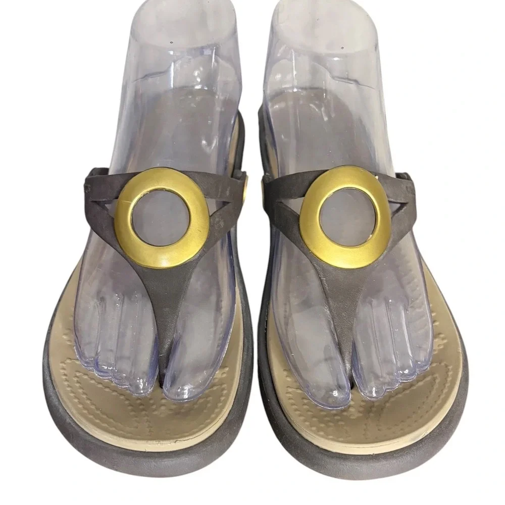 Crocs Brown Gold Thong Wedge Sandal Metallic Hardware Womens 8